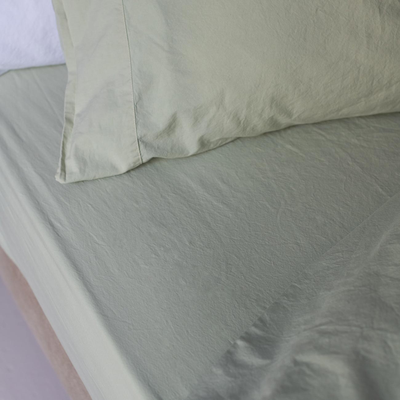 Apple Washed Cotton Percale Fitted Sheet - Piglet in Bed