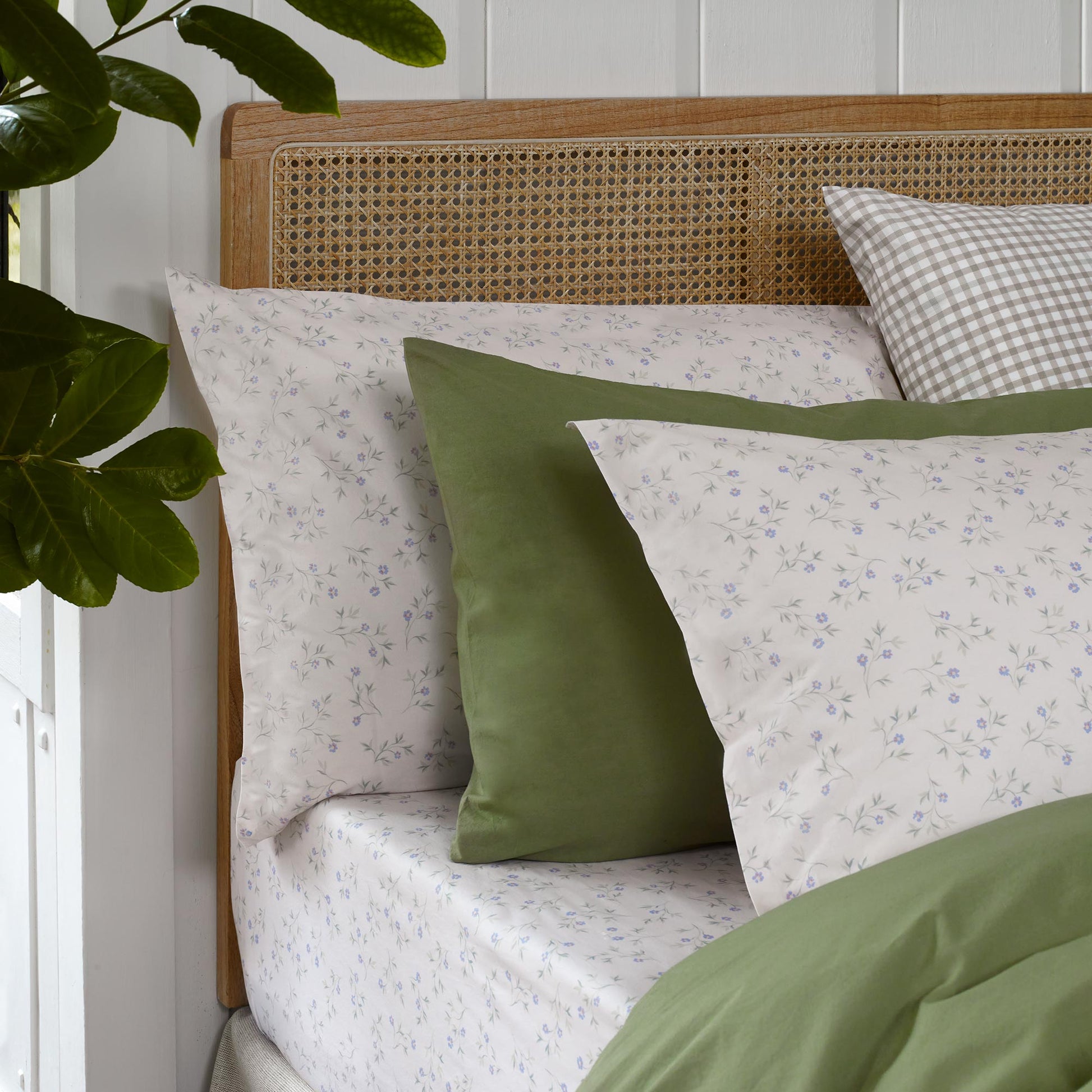 Spring Sprig Cotton Pillowcases (Pair)