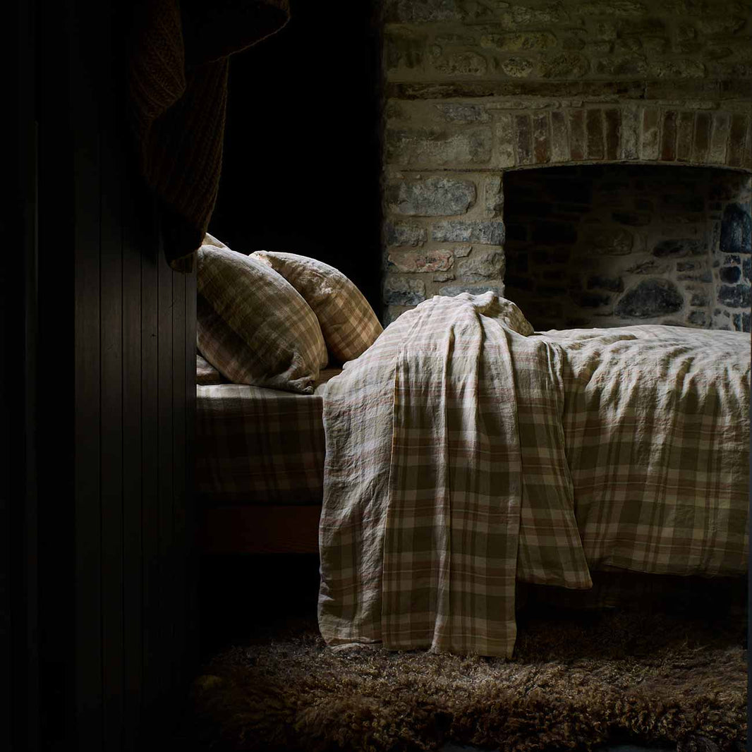 Linen Bedding UK Natural & Washed Page 10 Piglet in Bed UK