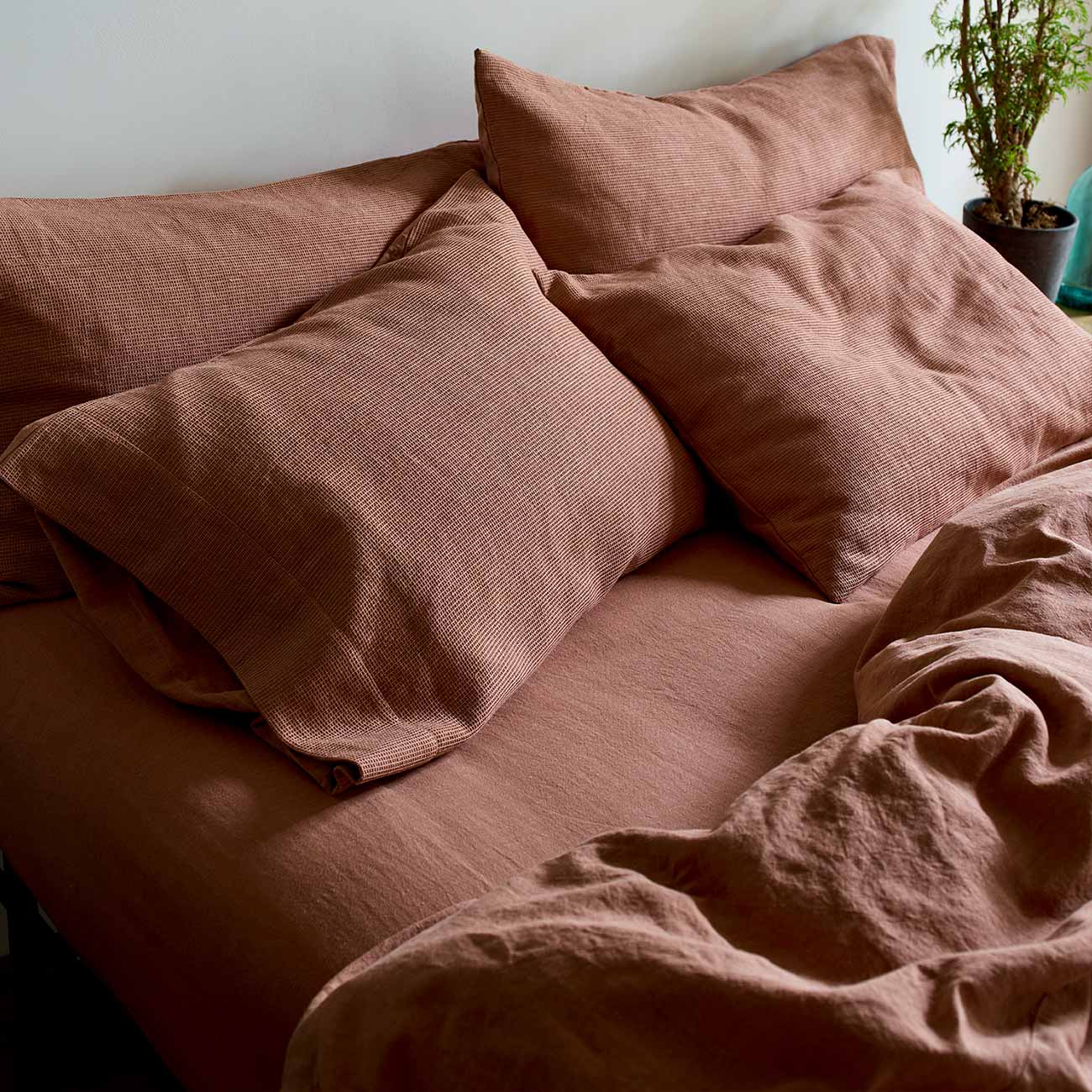 Toffee Chambray Linen Fitted Sheet
