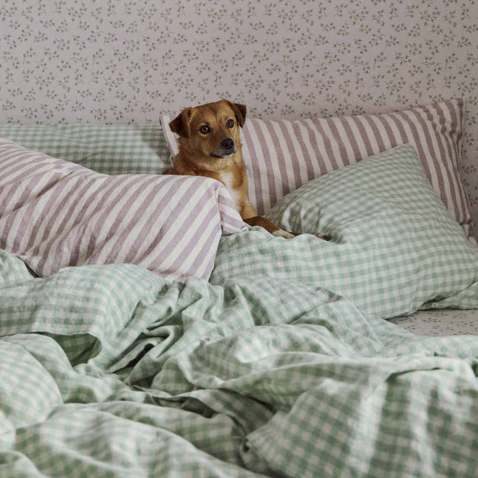 luxury-pillowcases-cotton-linen-piglet-in-bed-uk